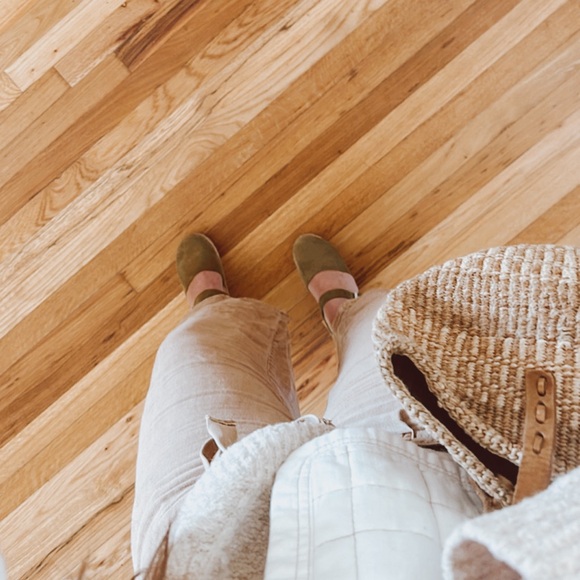 Hello and welcome to Fibers + Finds! - Picture 3 of 6